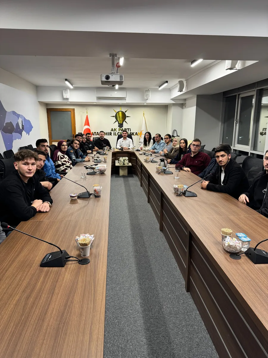 Efe Güneş, AK Parti Ataşehir İlçe Gençlik Kolları toplantısında